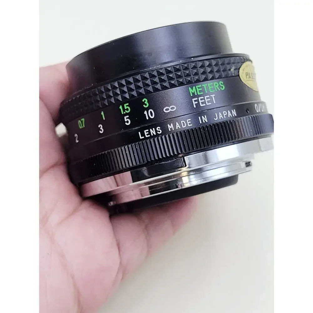 Vivitar 28mm f/2.8 Auto Wide-Angle Manual Focus Lens 28947214 w/ Caps Pouch